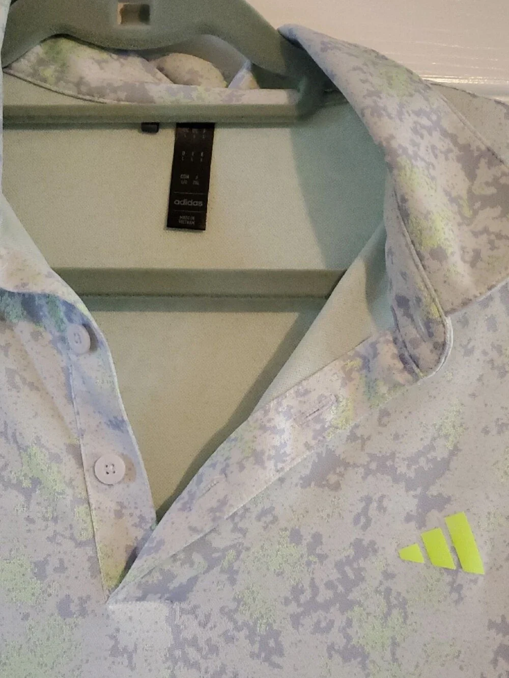 Men's Adidas Light Green Patterned Golf Shirt - Athletic Style